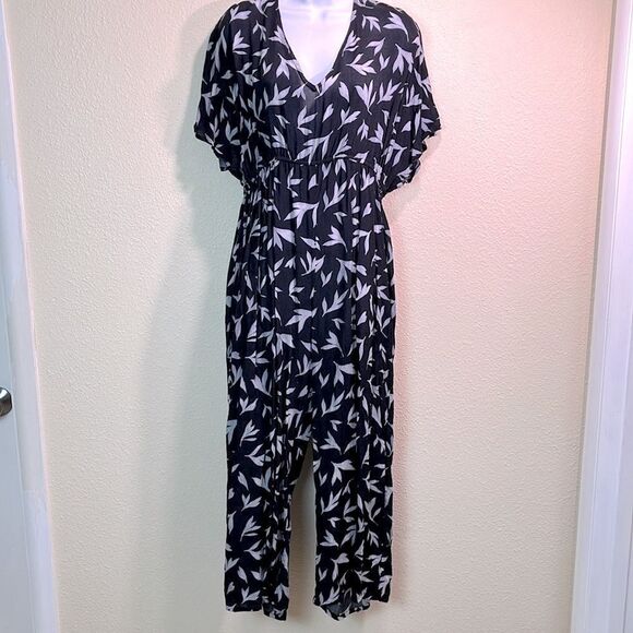 World Market black white kimono sleeve romper size s/m - Picture 1 of 8